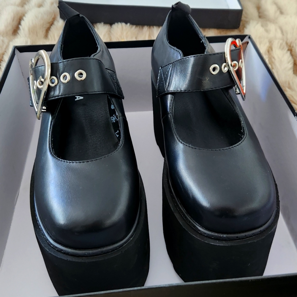 La Moda 6-inch Platform Mary Jane's
